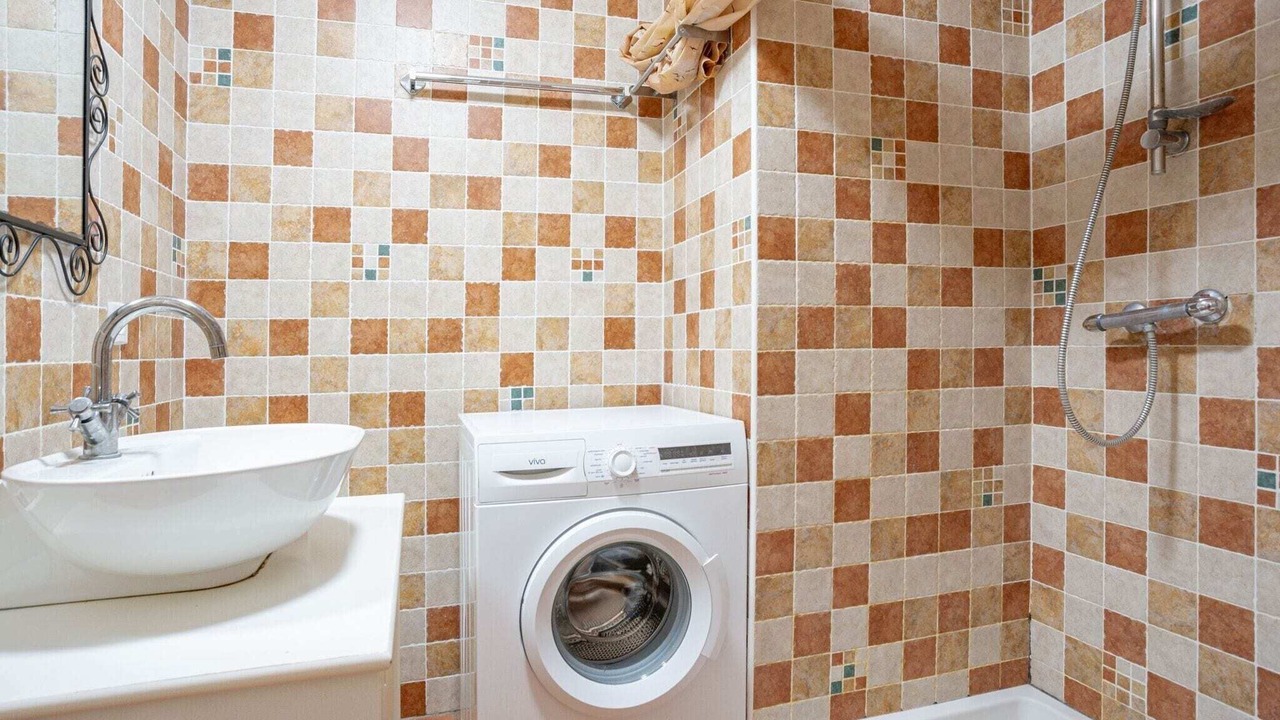 Photo of Bathroom in Courry