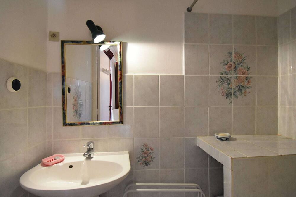 Photo of Bathroom in Argelliers