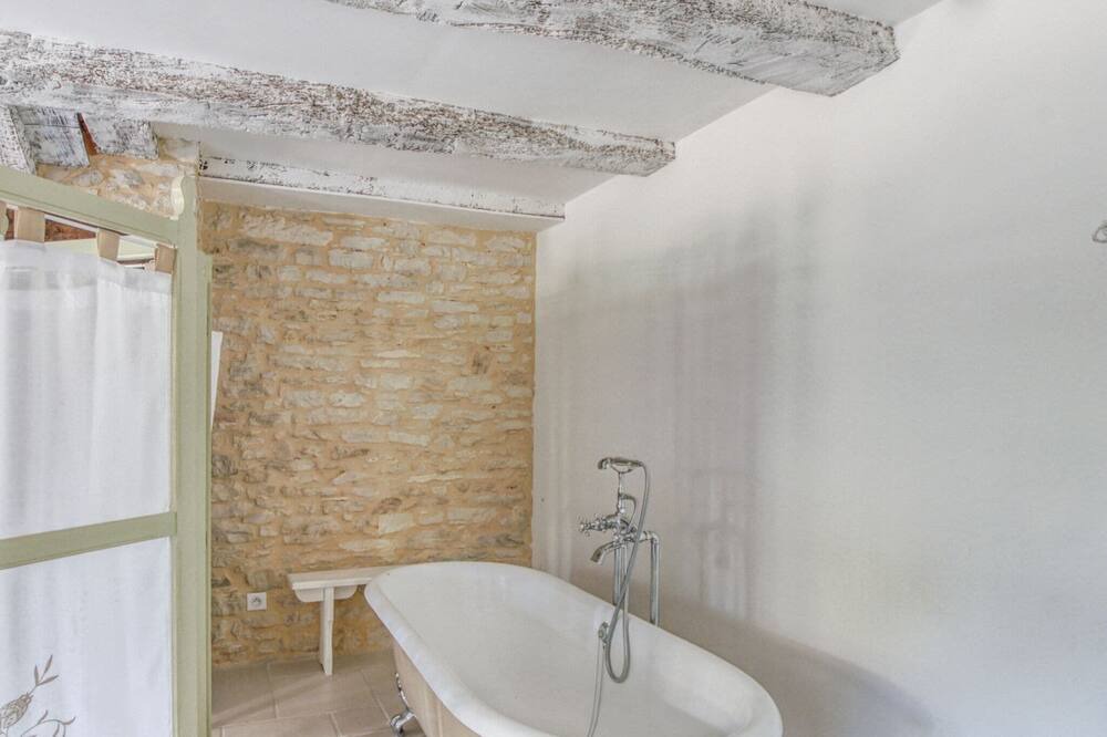 Photo of Bathroom in Degagnac