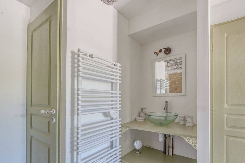 Photo of Bathroom in Degagnac