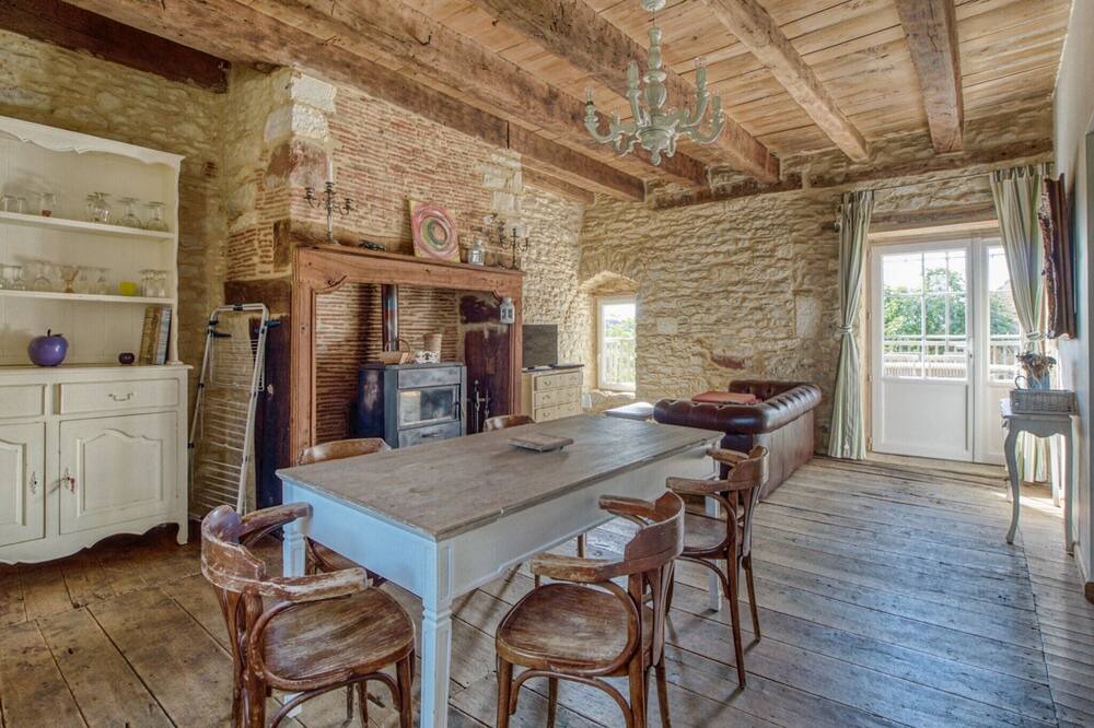 Photo of Livingroom in Degagnac