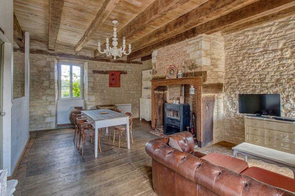 Photo of Livingroom in Degagnac