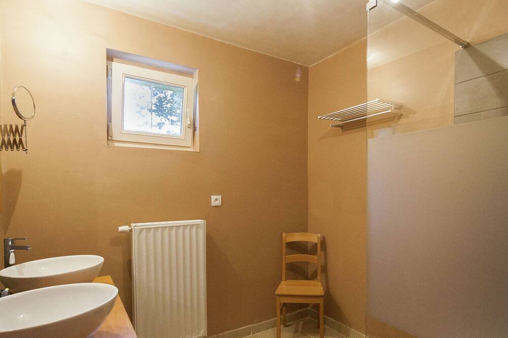 Photo of Bathroom in Auriac