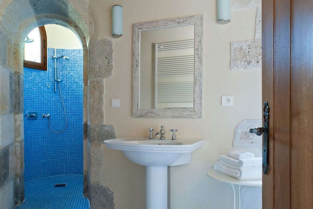 Photo of Bathroom in Saint-Caprais-de-Lerm