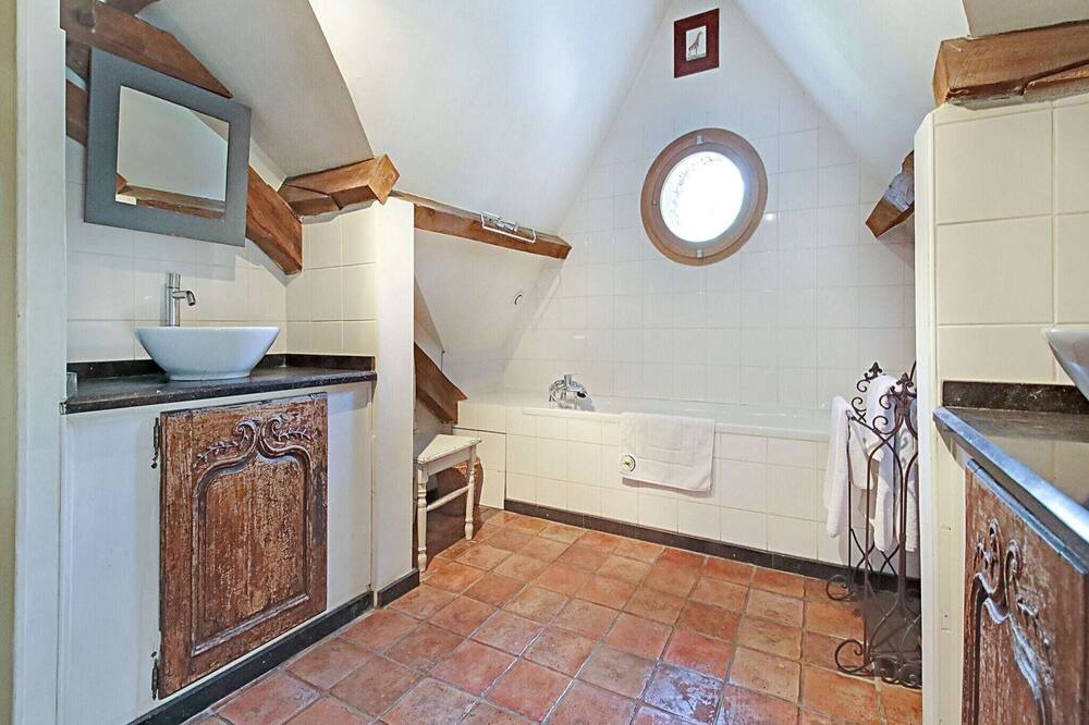 Photo of Bathroom in Raizeux
