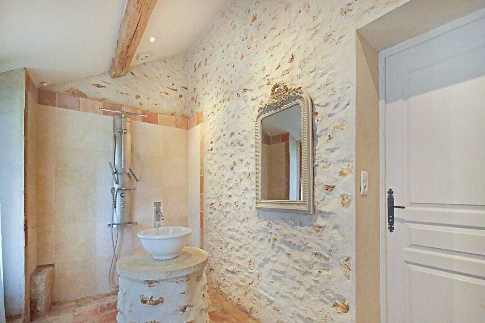 Photo of Bathroom in Raizeux