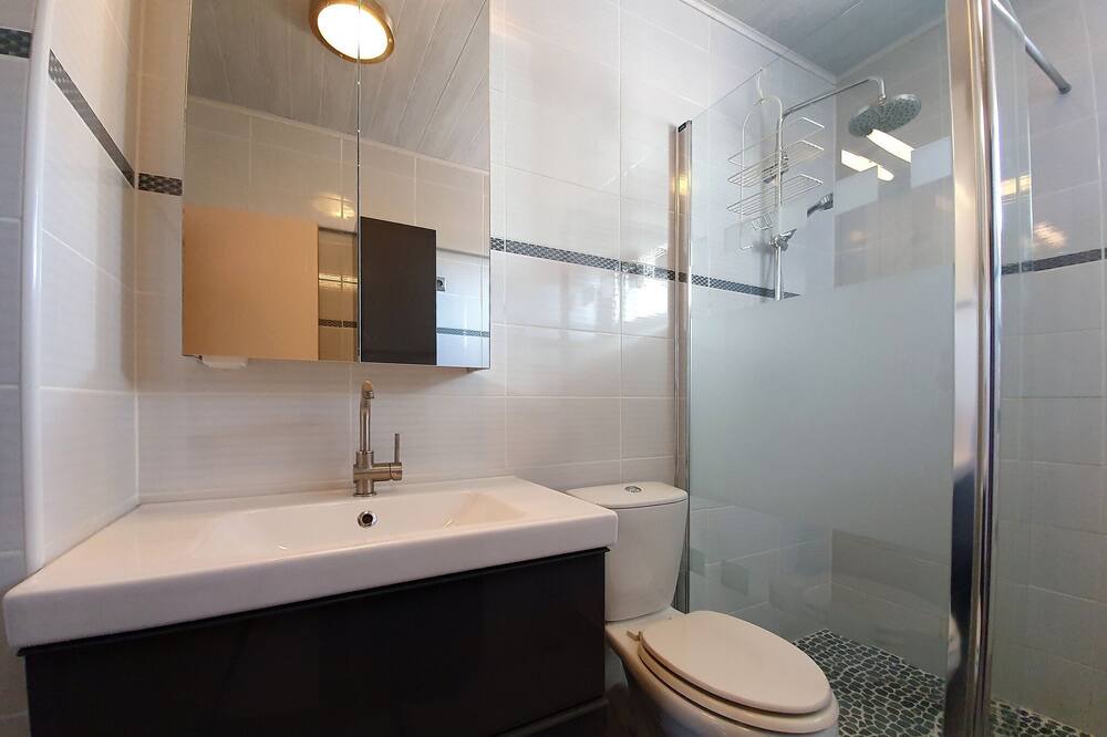 Photo of Bathroom in Olonzac