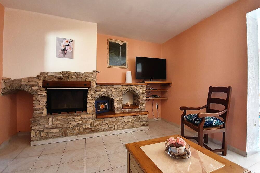 Photo of Livingroom in Olonzac