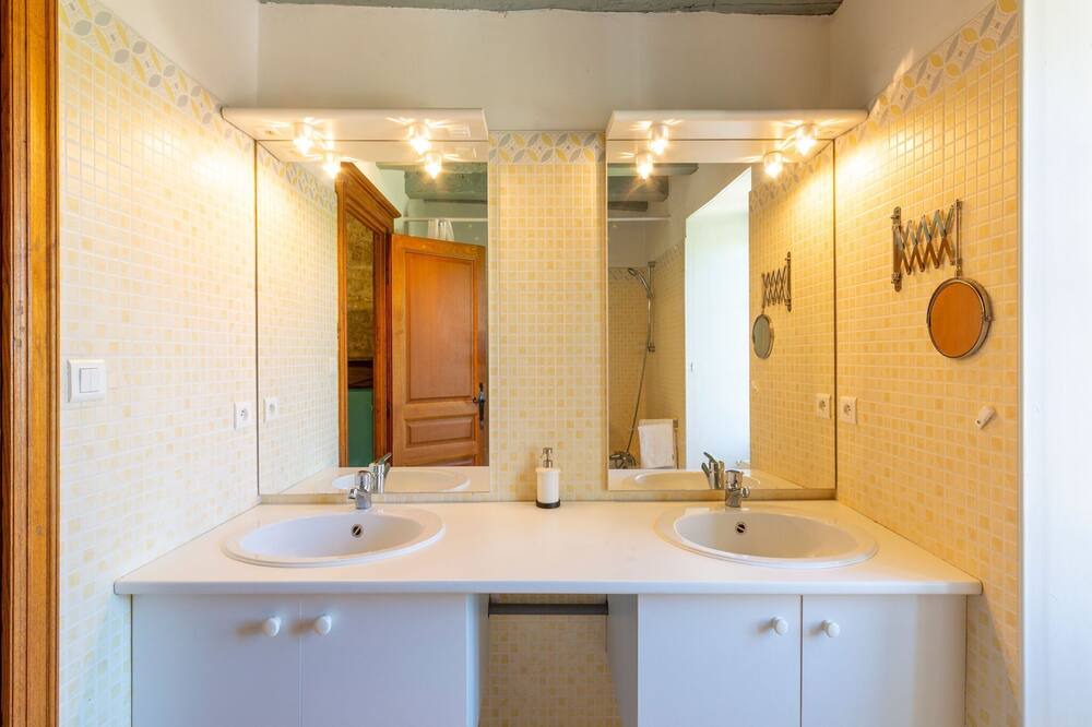 Photo of Bathroom in Degagnac