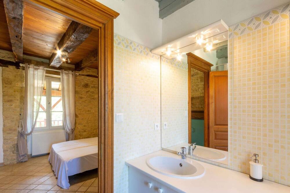 Photo of Bathroom in Degagnac