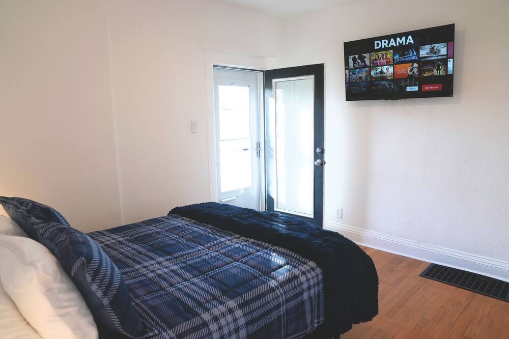 Photo of Bedroom in Southwest Garden