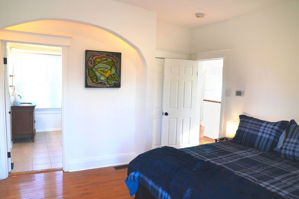Photo of Bedroom in Southwest Garden