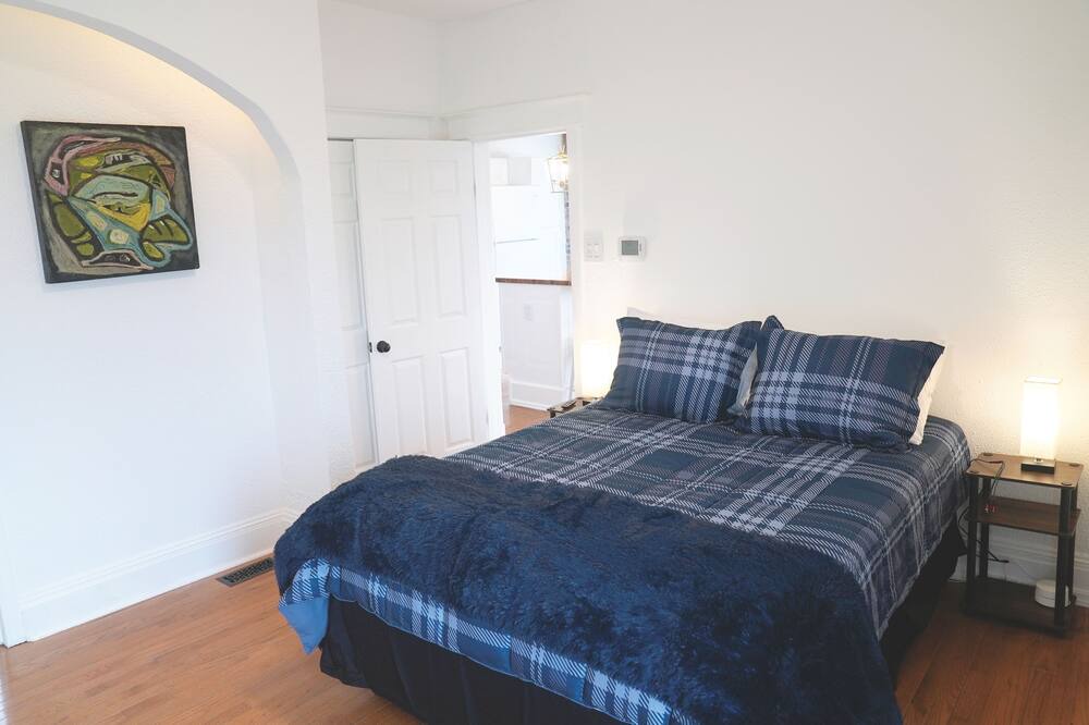 Photo of Bedroom in Southwest Garden