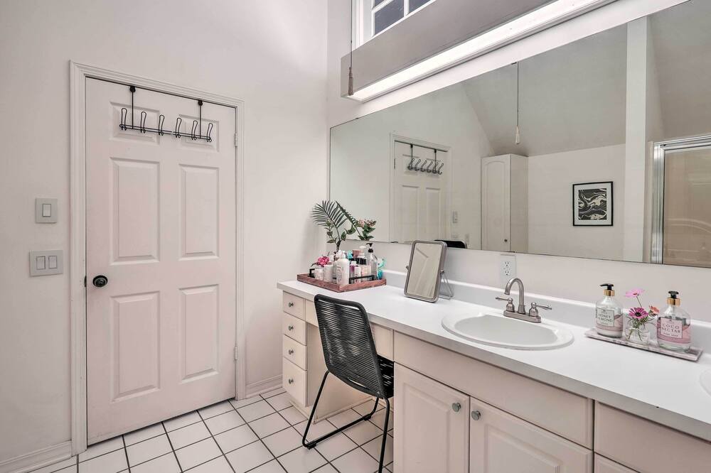 Photo of Bathroom in Fairfield Historic District