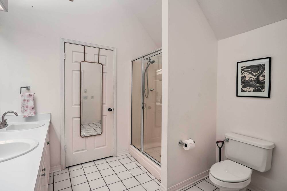Photo of Bathroom in Fairfield Historic District