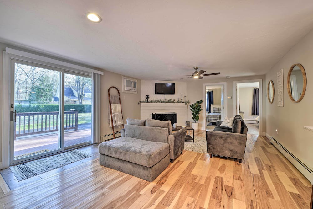 Photo of Livingroom in Lancaster