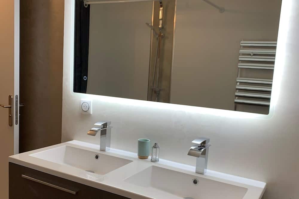 Photo of Bathroom in Presilly