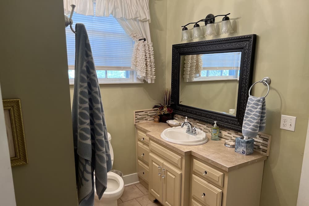 Photo of Bathroom in Allardt