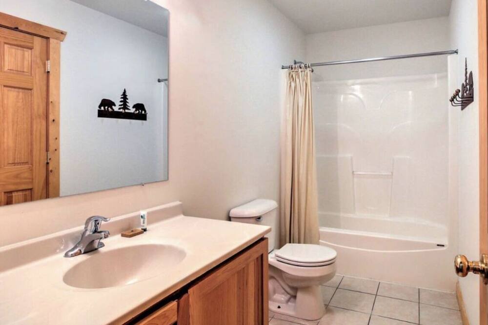 Photo of Bathroom in Oglesby