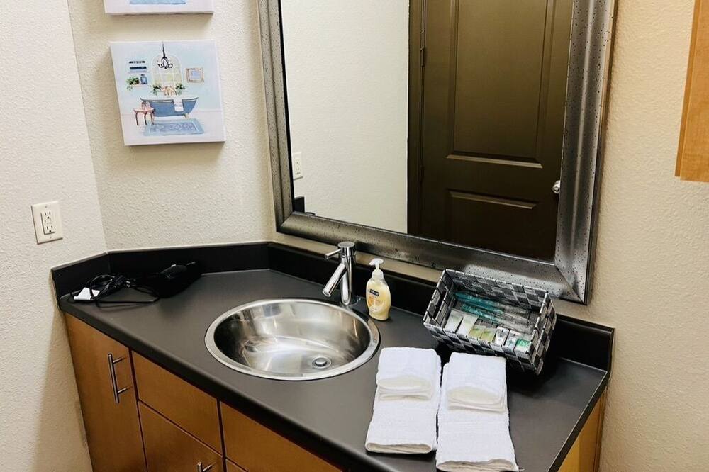 Photo of Bathroom in Grogan's Mill