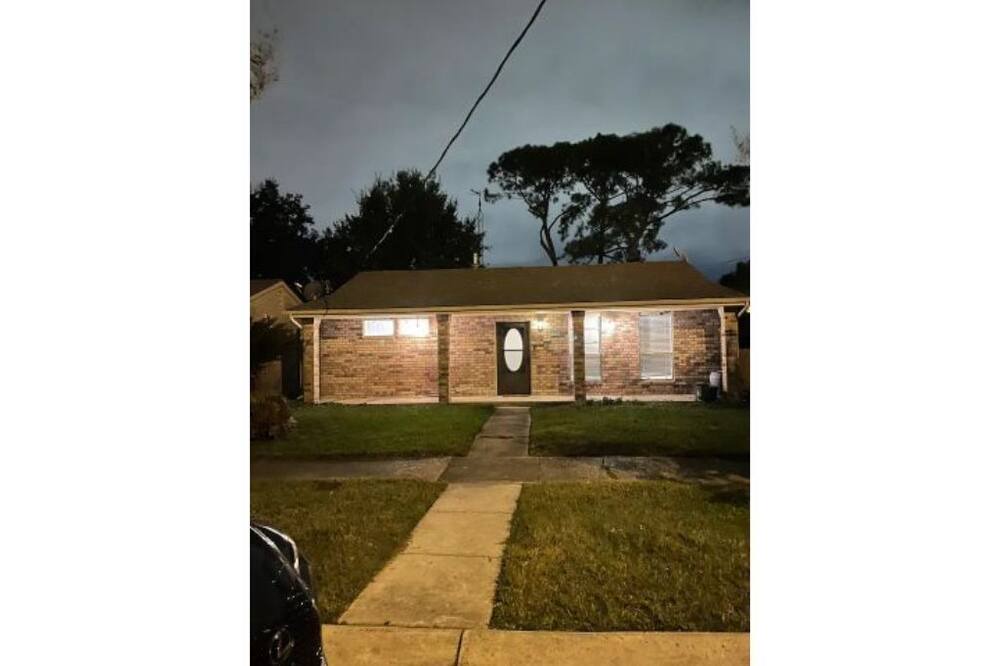 Photo of Outdoor in Kenner - Louis Armstrong International Airport