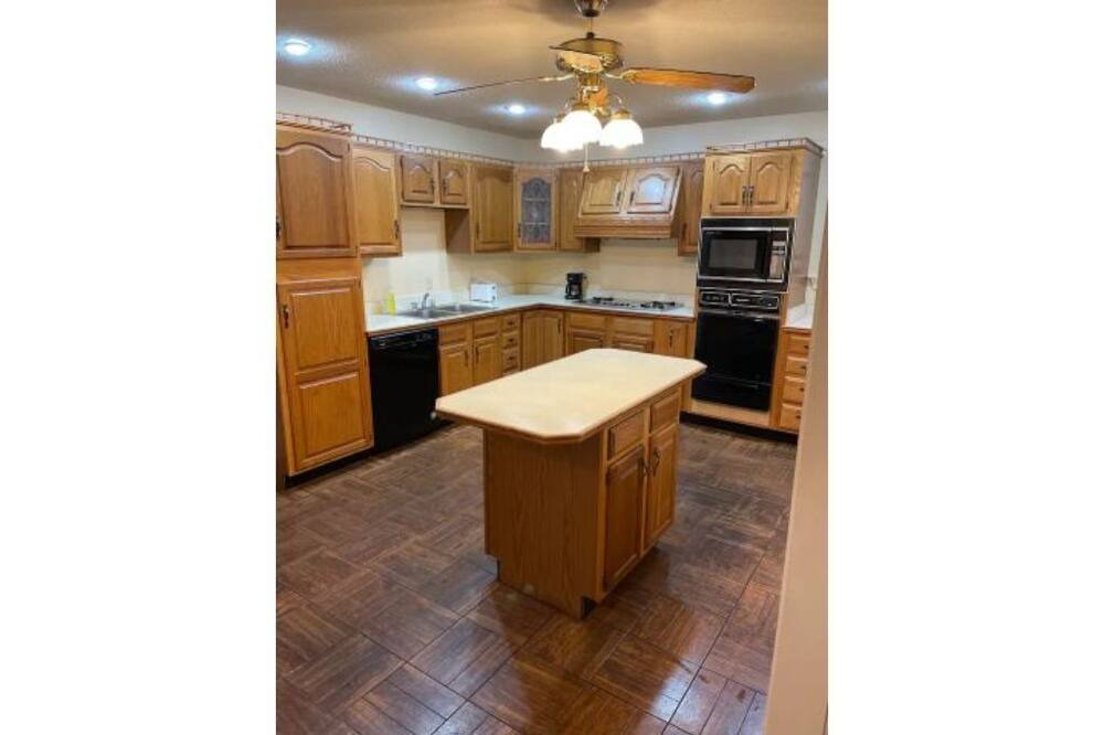 Photo of Kitchen in Kenner - Louis Armstrong International Airport