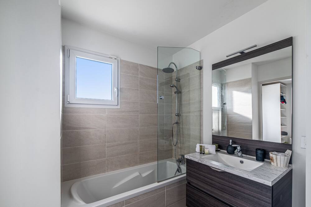 Photo of Bathroom in Vaulx En Velin Village