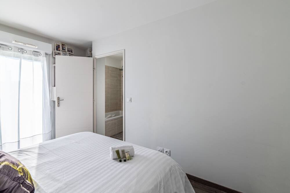 Photo of Bedroom in Vaulx En Velin Village
