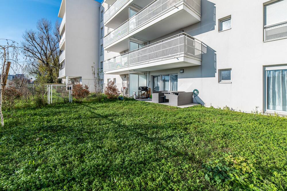Photo of Outdoor in Vaulx En Velin Village