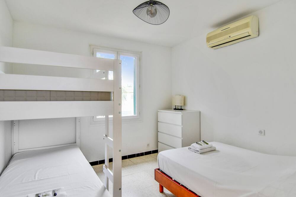 Photo of Bedroom in Montaud