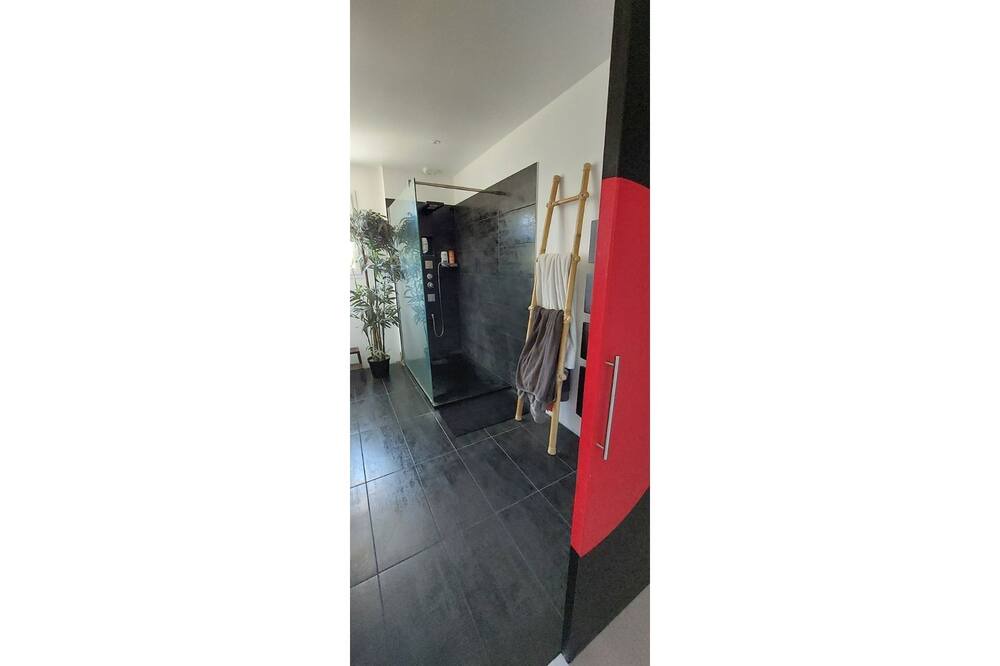Photo of Kitchen in Puget-Ville
