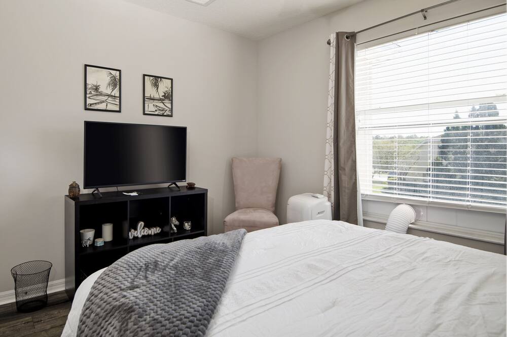 Photo of Bedroom in County Line Coalition