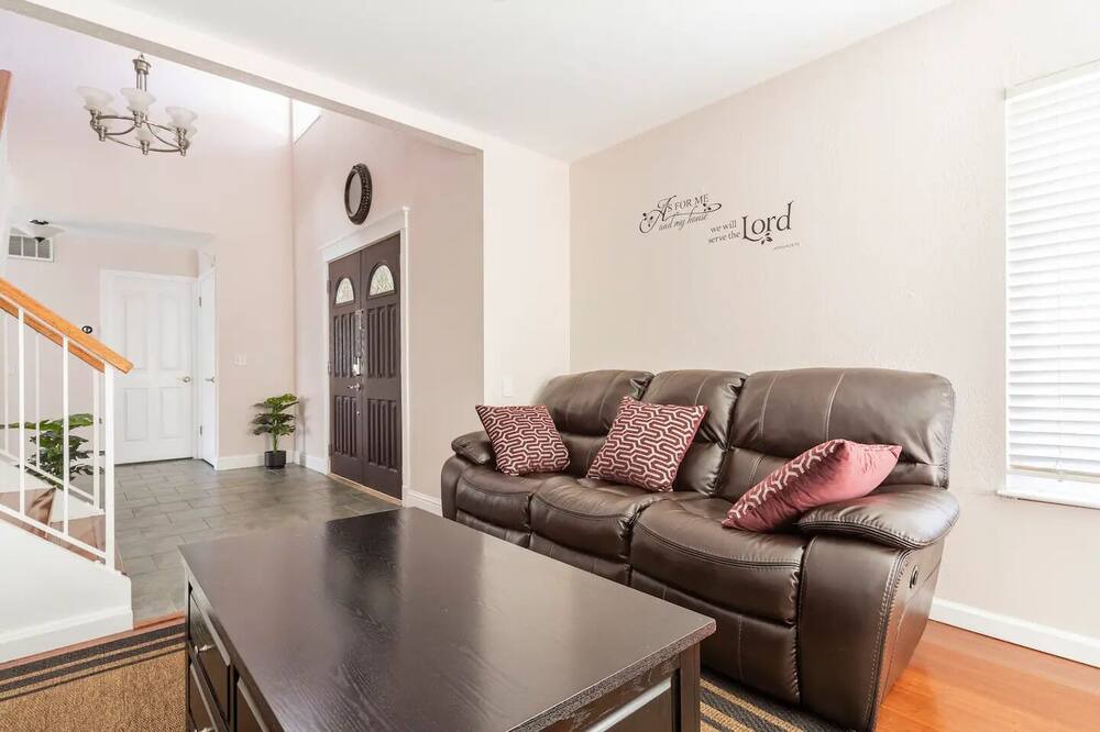 Photo of Livingroom in Edenvale