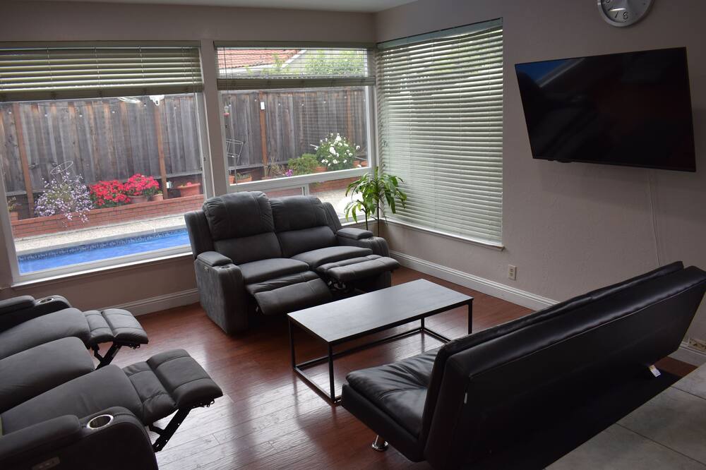 Photo of Livingroom in Edenvale