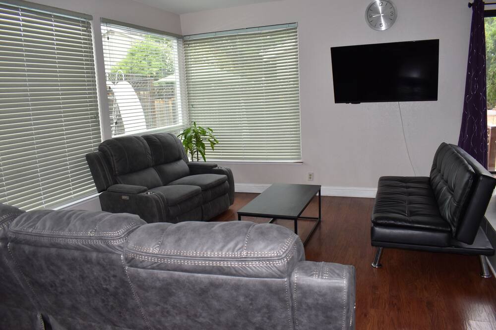 Photo of Livingroom in Edenvale