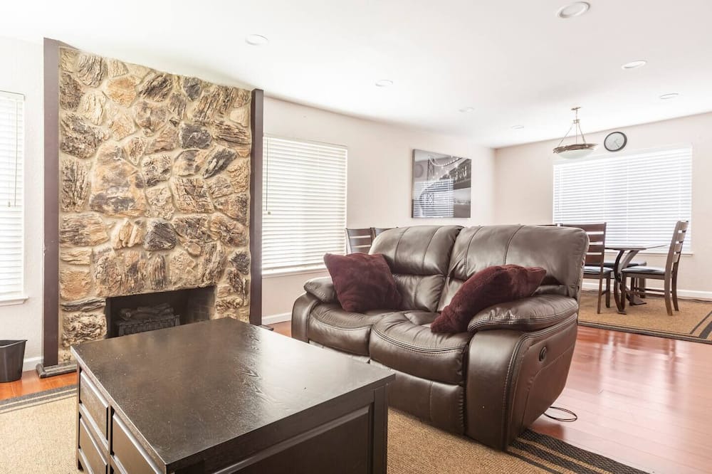 Photo of Livingroom in Edenvale