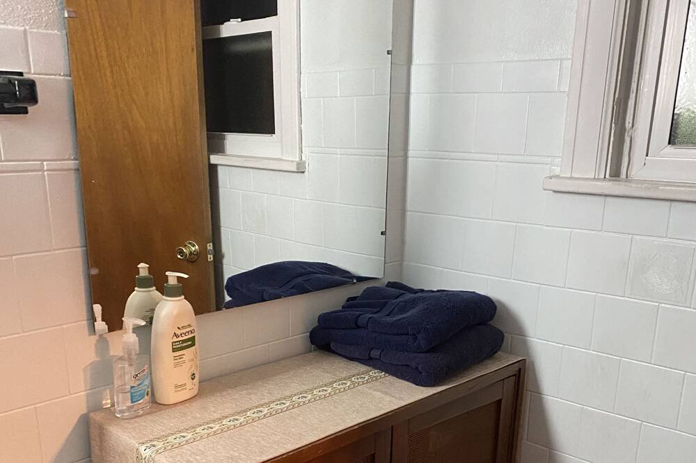 Photo of Bathroom in Lindenwood Park