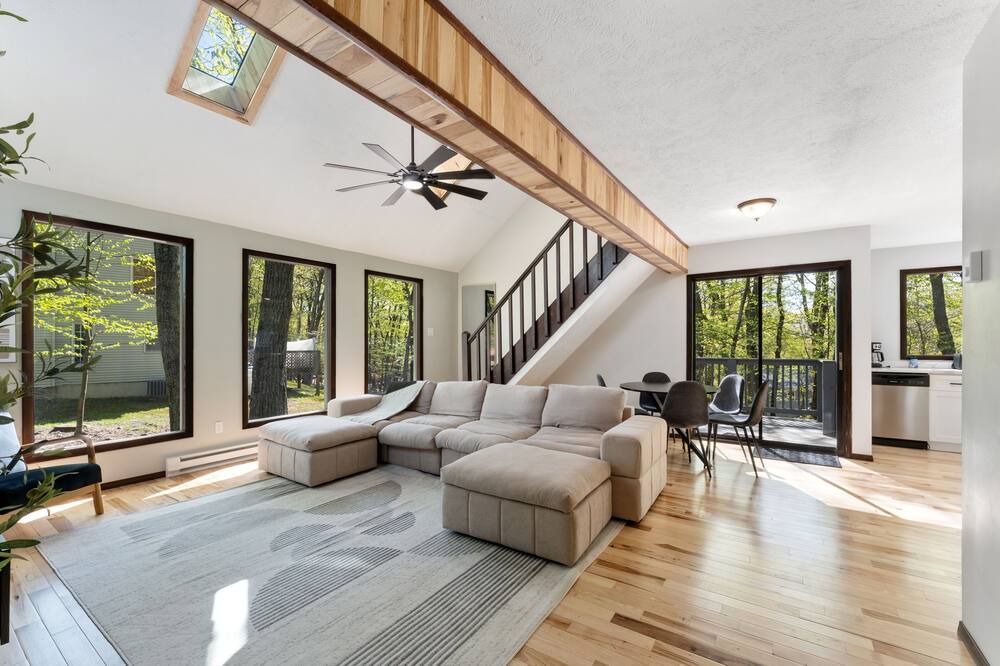 Photo of Livingroom in East Stroudsburg