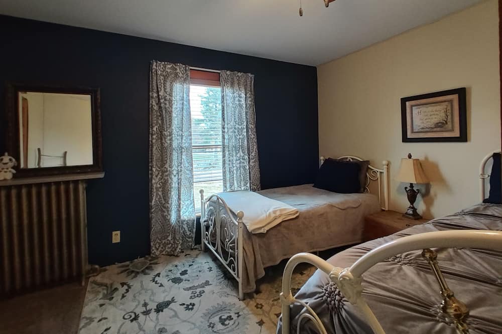 Photo of Bedroom in Nuckolls County