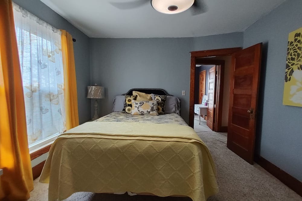 Photo of Bedroom in Nuckolls County