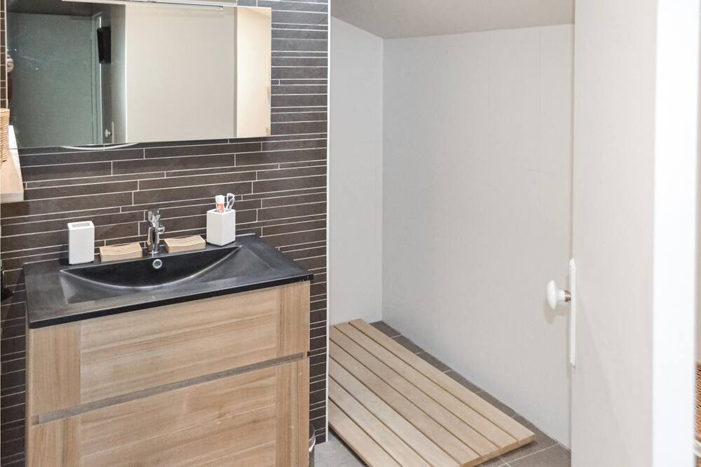 Photo of Bathroom in Leognan
