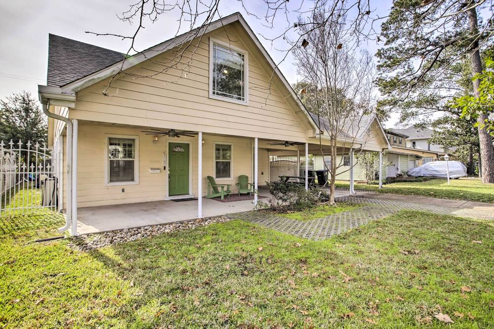 Photo of Outdoor in Garden Oaks