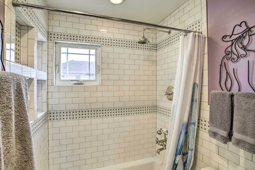Photo of Bathroom in Garden Oaks