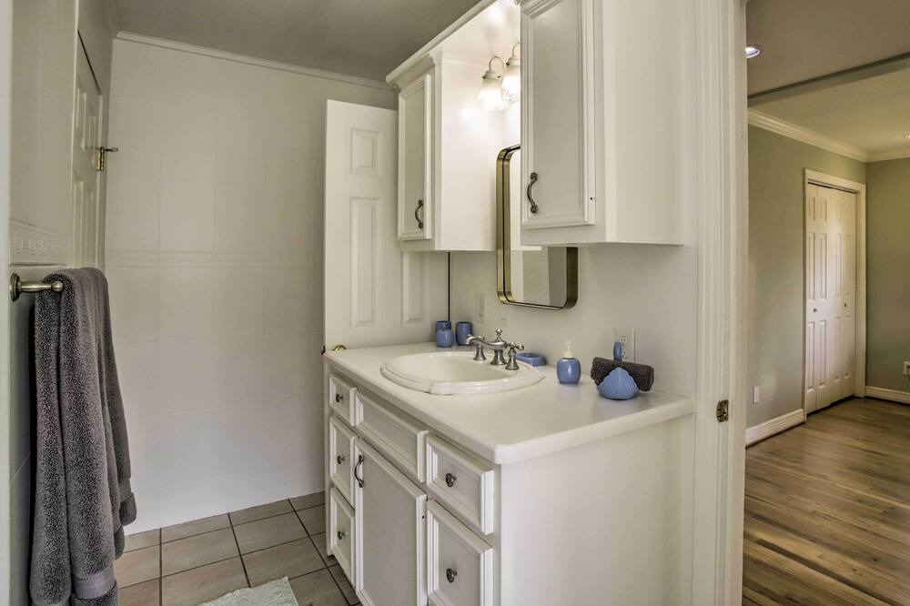 Photo of Bathroom in Garden Oaks