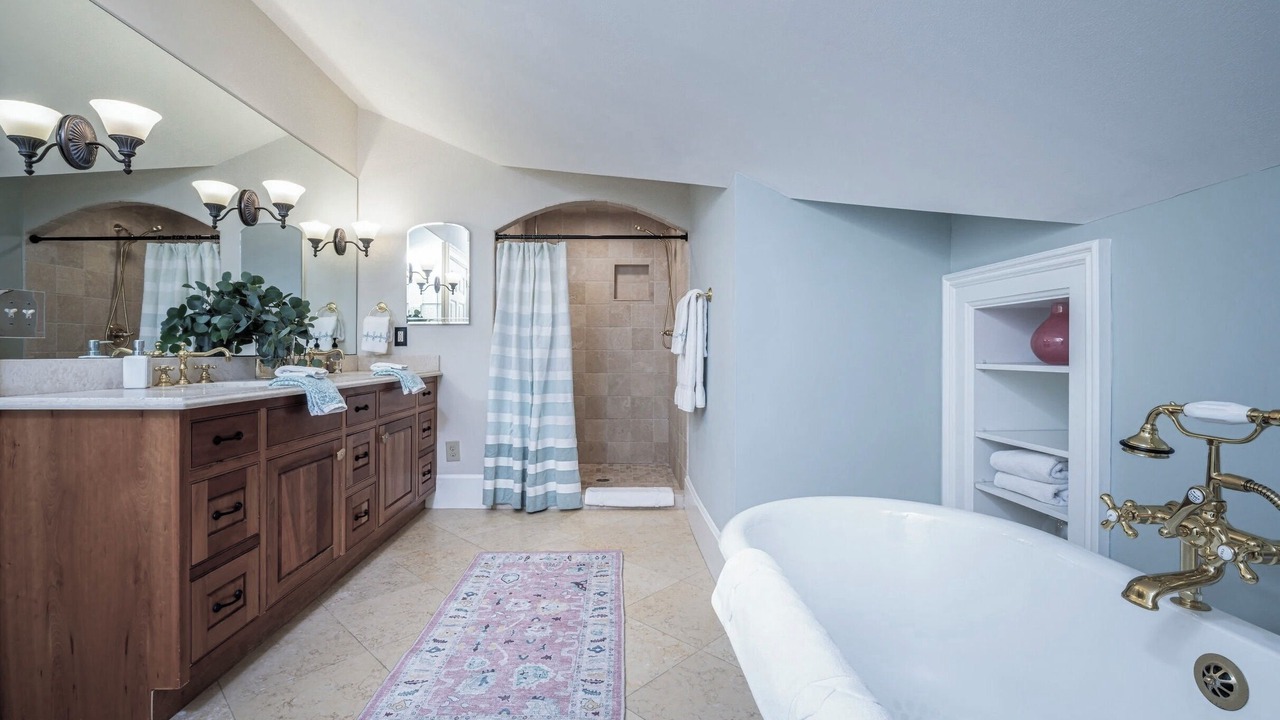 Photo of Bathroom in Skaneateles Historic District