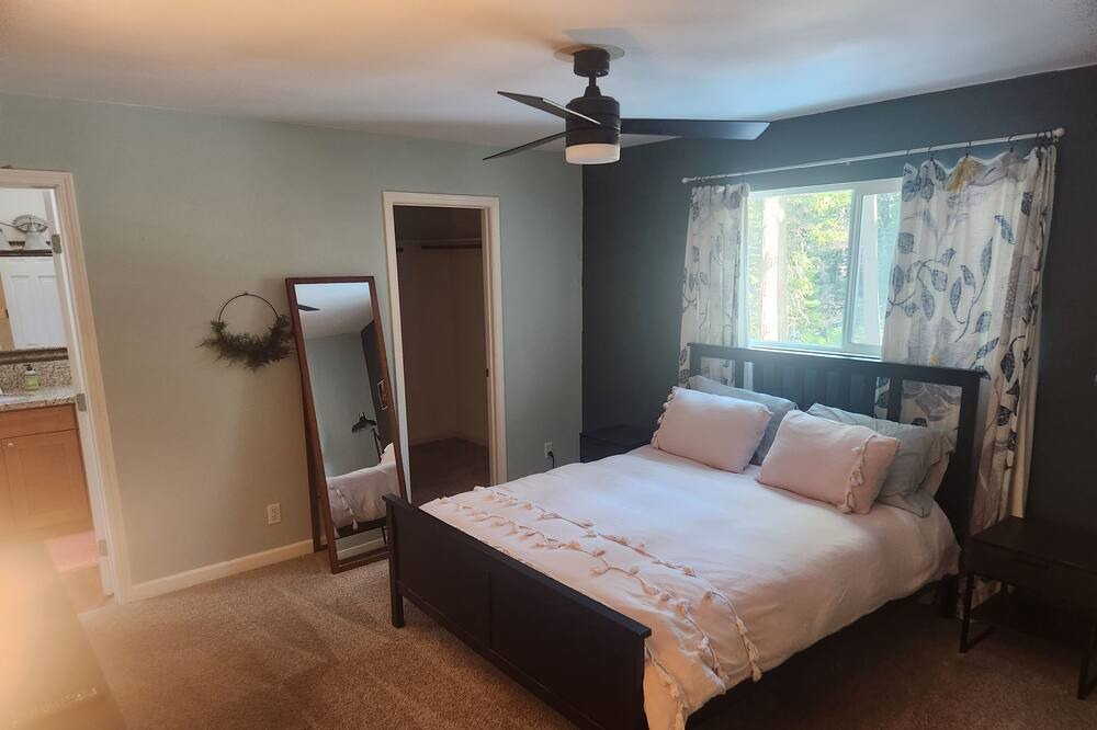 Photo of Bedroom in Pollock Pines