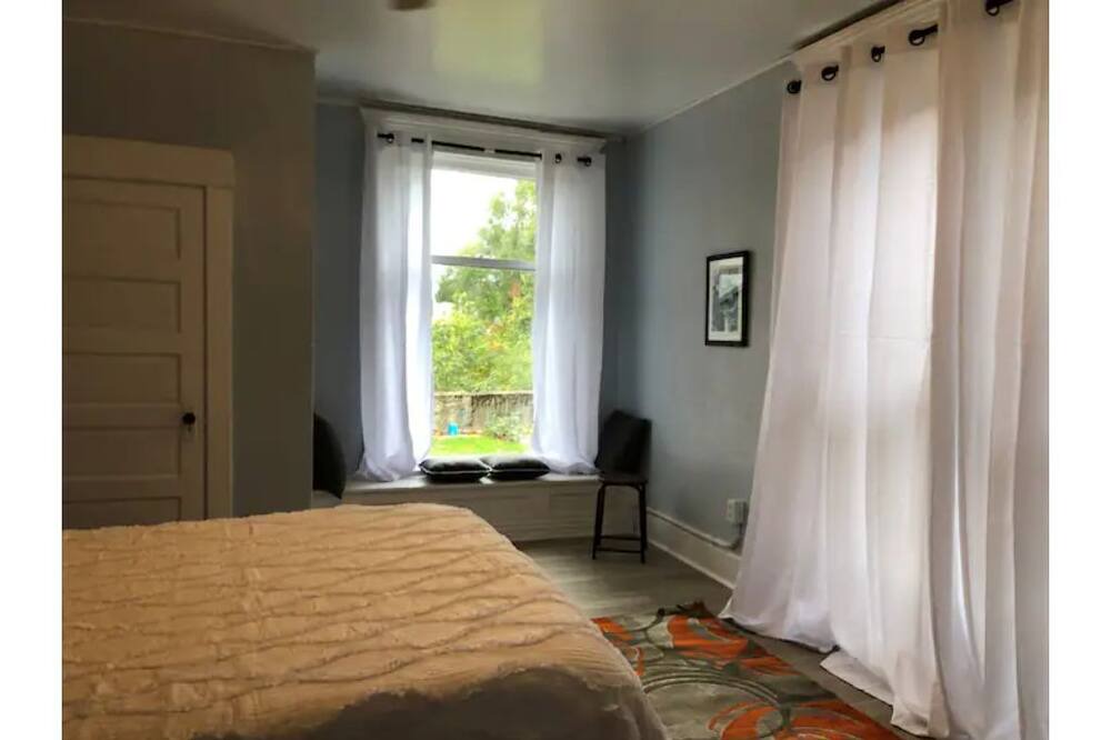 Photo of Bedroom in Logansport