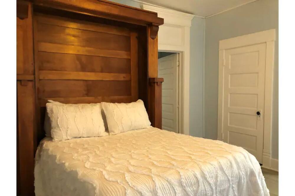 Photo of Bedroom in Logansport