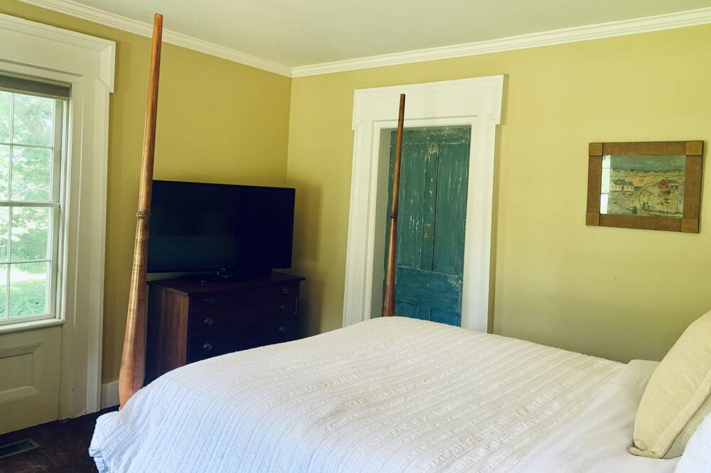 Photo of Bedroom in Ithaca