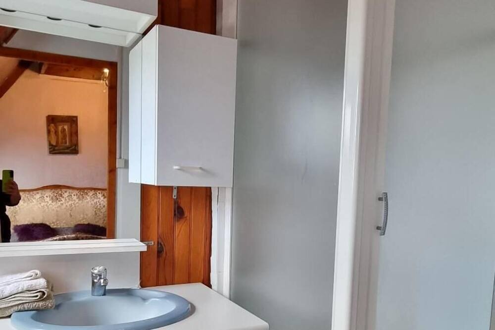 Photo of Bathroom in Hirel